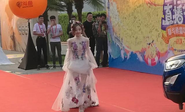 斗鱼节！斗鱼五美人气排名：阿冷第四，冯提莫仅第二，第一太强！