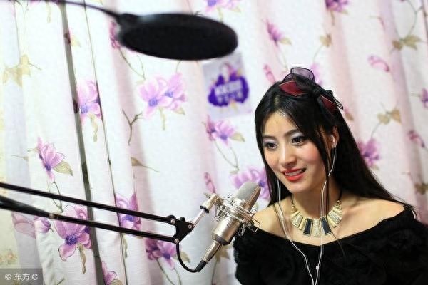 围观网络女主播：原来她们就是这个样子……