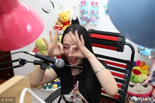 围观网络女主播：原来她们就是这个样子……