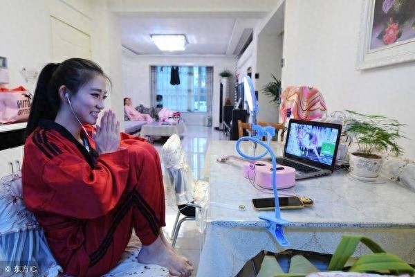 围观网络女主播：原来她们就是这个样子……