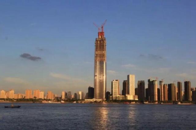 规划636米武汉绿地中心封顶,它最终建成高度究竟是多少米?!