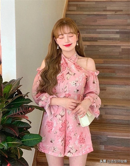 2019最新长发大波浪卷,变美,你只差一个减龄又时尚的发型