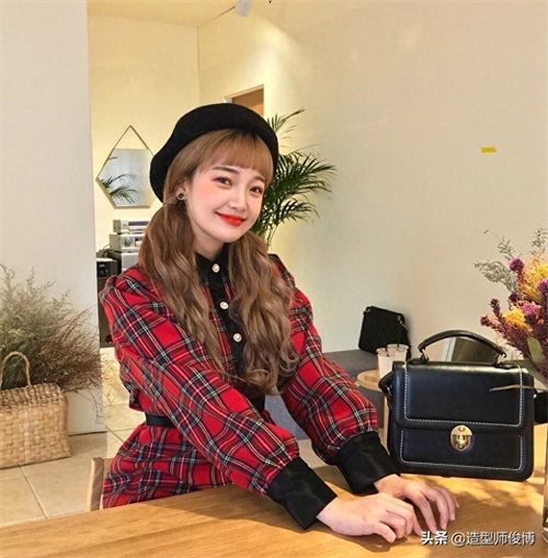 2019最新长发大波浪卷,变美,你只差一个减龄又时尚的发型