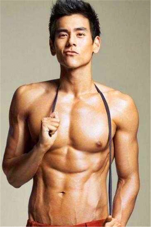 彭于晏的经典照片,你喜欢哪个呢?