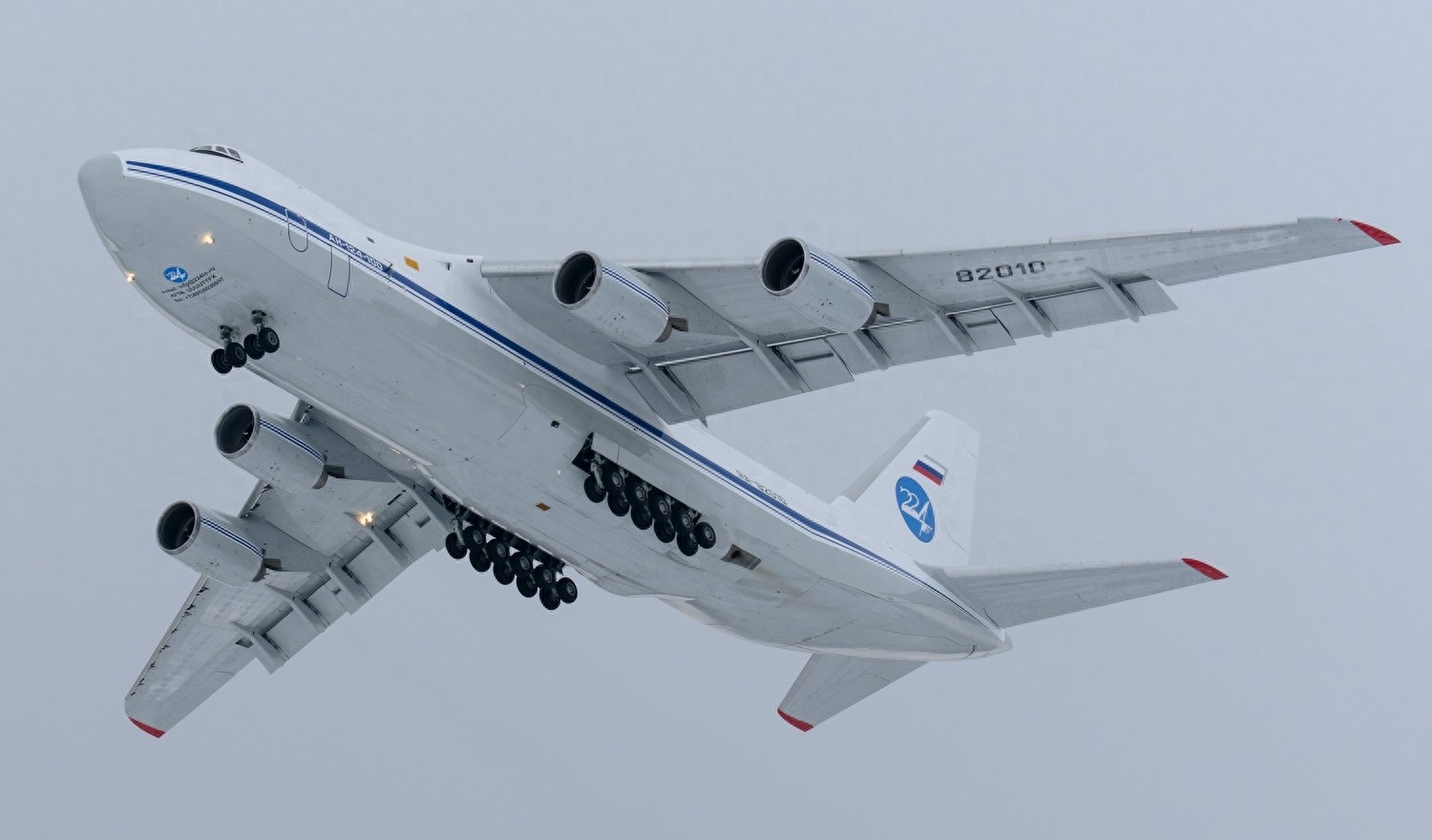 享誉世界的大型运输机（安-124）