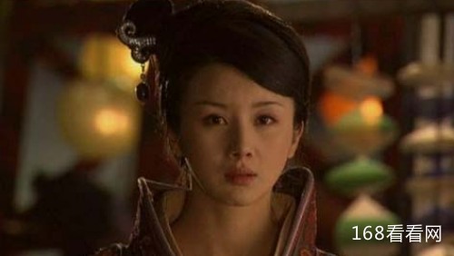 孙菲菲整容失败前后照片吓死人 孙菲菲踩裙门事件怎么回事真相揭